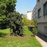 Stylish Near Jezerka Park Apartamento