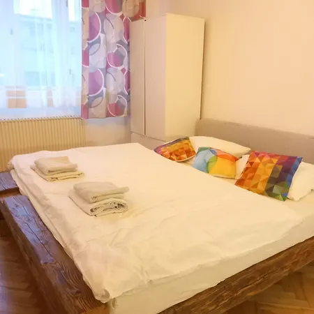 Stylish Near Jezerka Park * פראג
