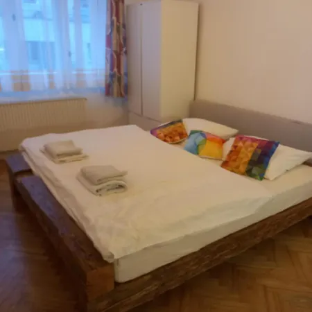 Stylish Near Jezerka Park דירה פראג